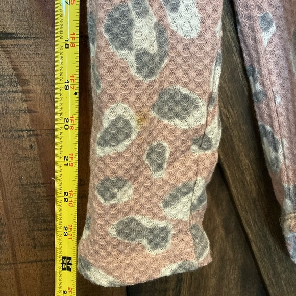 Leopard Print Scoop Neck - Picture 4 of 4